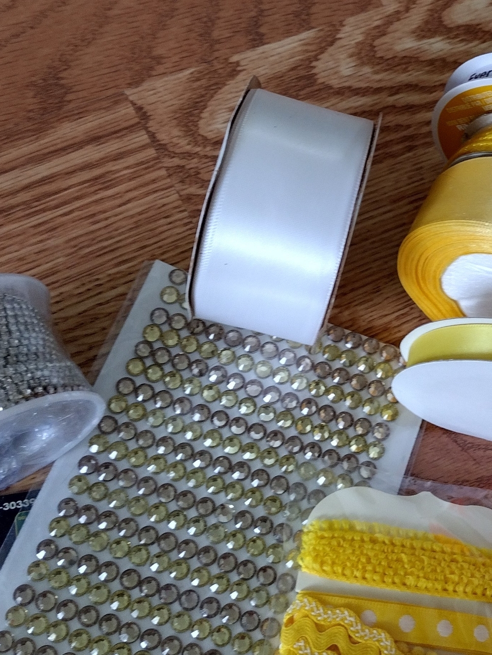Yellow White Gold Floral & Ribbon Party Craft Kit - Picture 3 of 8